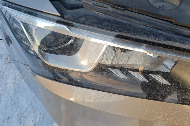 Used BORGWARD BX5 2017 20TGDI Automatic Two-Wheel Drive Pioneer Edition Right Front Headlight