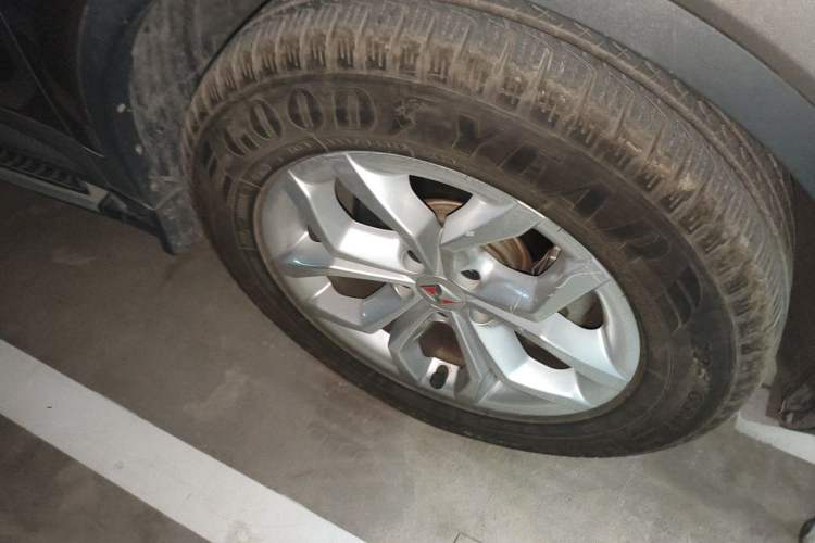 Used BORGWARD BX5 2017 20TGDI Automatic Two-Wheel Drive Pioneer Edition Right Front Wheel Hub