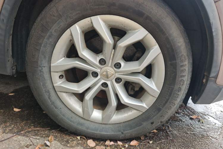 Used BORGWARD BX5 2017 20TGDI Automatic Two-Wheel Drive Pioneer Edition Right Front Wheel Hub
