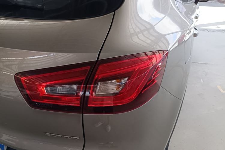 Used BORGWARD BX5 2017 20TGDI Automatic Two-Wheel Drive Pioneer Edition Right Rear Taillight