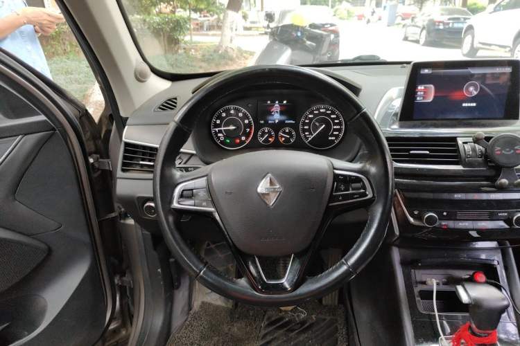 Used BORGWARD BX5 2017 25TGDI Automatic Two-Wheel Drive Fashion Plus Model Steering Wheel