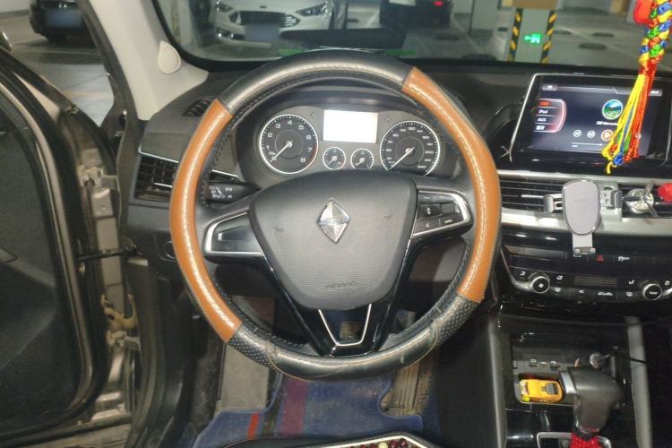 Used BORGWARD BX5 2017 20TGDI Automatic Two-Wheel Drive Pioneer Edition Steering Wheel