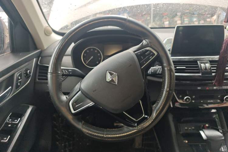 Used BORGWARD BX5 2017 20TGDI Automatic Two-Wheel Drive Pioneer Edition Steering Wheel