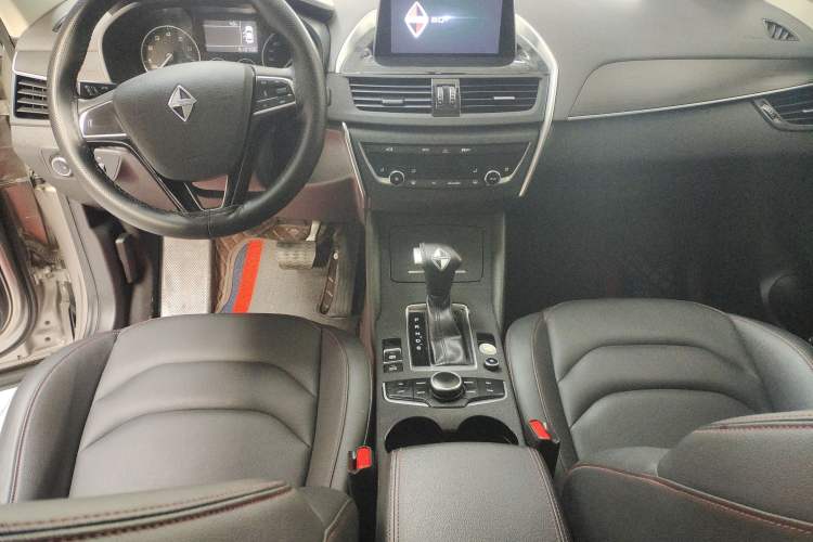 Used BORGWARD BX5 2020 20TGDI Automatic Two-Wheel Drive Pioneer Edition Center Console