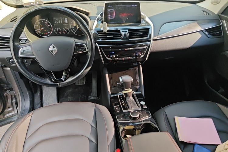 Used BORGWARD BX5 2020 20TGDI Automatic Two-Wheel Drive Pioneer Edition Center Console