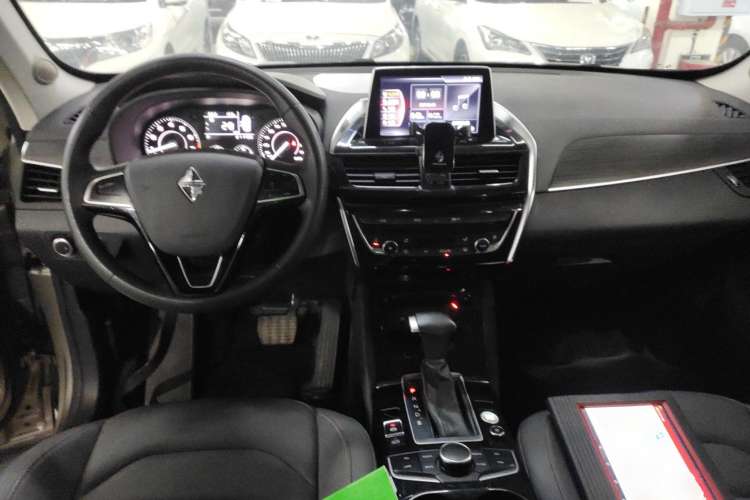 Used BORGWARD BX5 2020 20TGDI Automatic Two-Wheel Drive Pioneer Edition Center Console