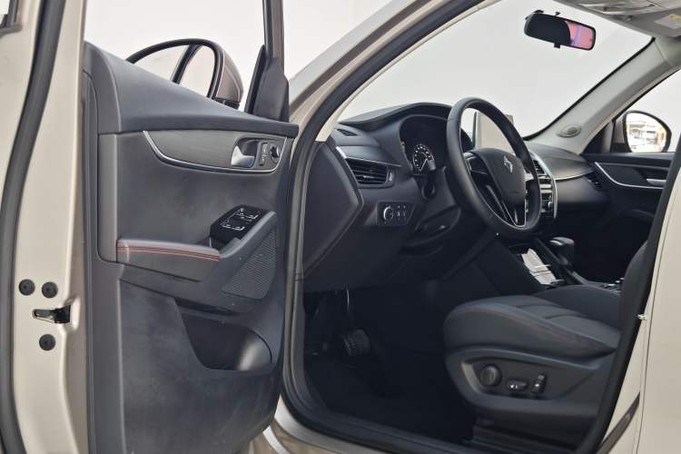 Used BORGWARD BX5 2020 20TGDI Automatic Two-Wheel Drive Pioneer Edition Interior 11