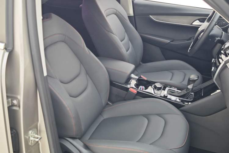 Used BORGWARD BX5 2020 20TGDI Automatic Two-Wheel Drive Pioneer Edition Interior 3