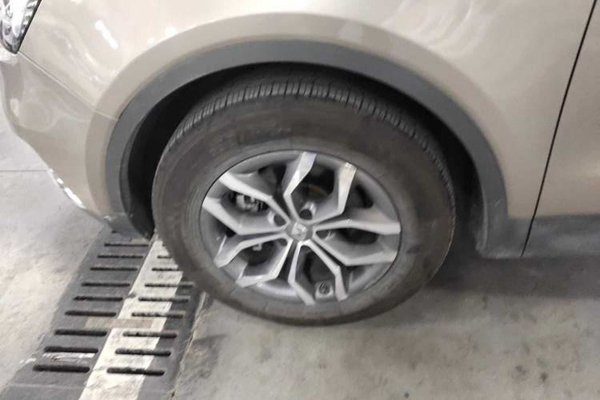 Used BORGWARD BX5 2020 20TGDI Automatic Two-Wheel Drive Pioneer Edition Left Front Wheel Hub