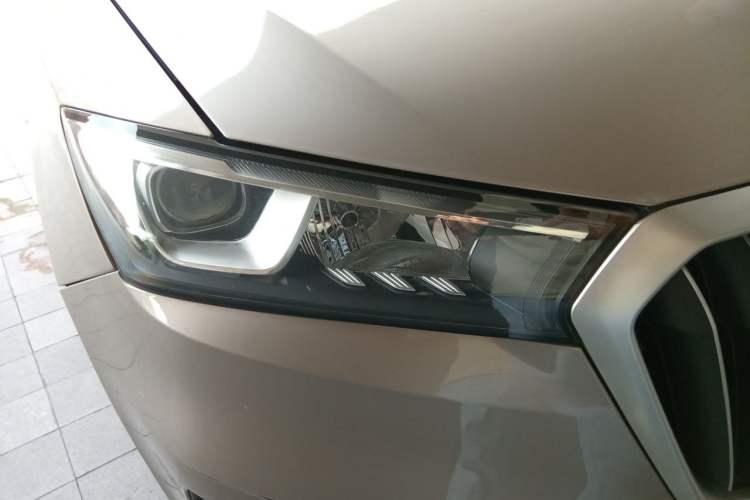 Used BORGWARD BX5 2020 20TGDI Automatic Two-Wheel Drive Pioneer Edition Right Front Headlight