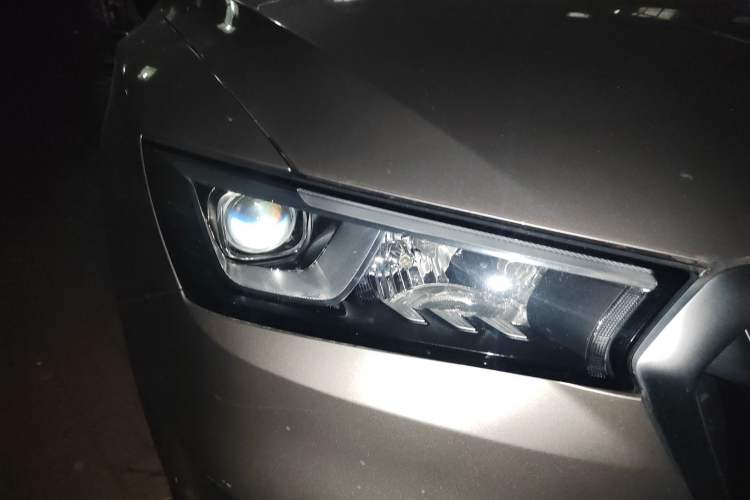 Used BORGWARD BX5 2020 20TGDI Automatic Two-Wheel Drive Pioneer Edition Right Front Headlight