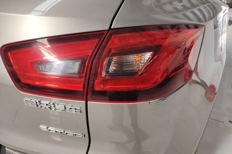 Used BORGWARD BX5 2020 20TGDI Automatic Two-Wheel Drive Pioneer Edition Right Rear Taillight