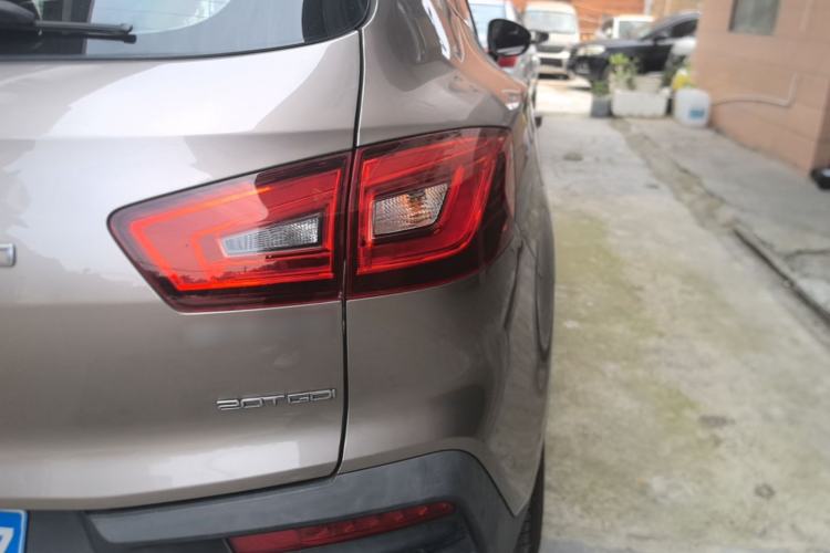 Used BORGWARD BX5 2020 20TGDI Automatic Two-Wheel Drive Pioneer Edition Right Rear Taillight