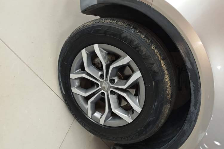 Used BORGWARD BX5 2020 20TGDI Automatic Two-Wheel Drive Pioneer Edition Left Front Wheel Hub