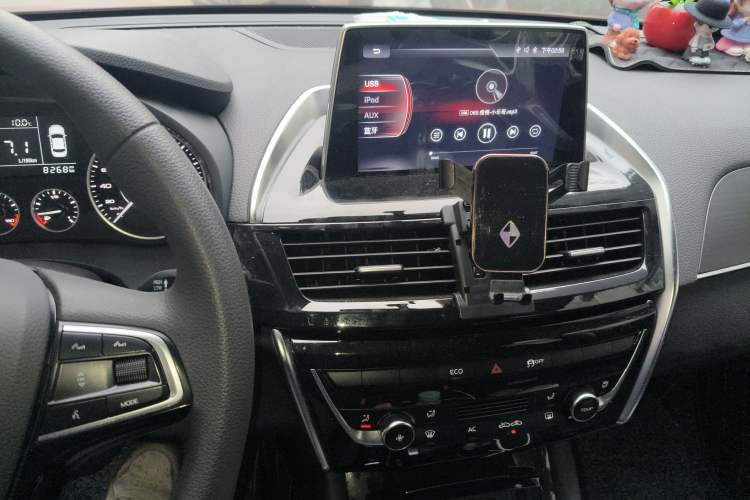 Used BORGWARD BX5 2020 20TGDI Automatic Two-Wheel Drive New Edition Audio And AC Panel