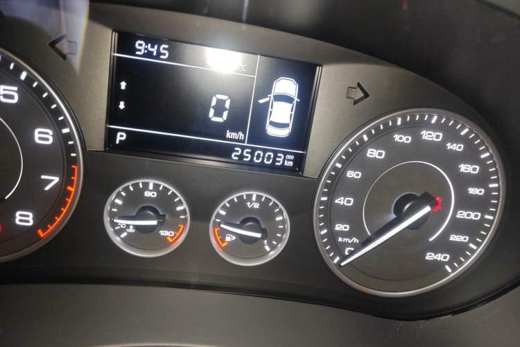 Used BORGWARD BX5 2020 20TGDI Automatic Two-Wheel Drive Pioneer Edition Odometer Close Up
