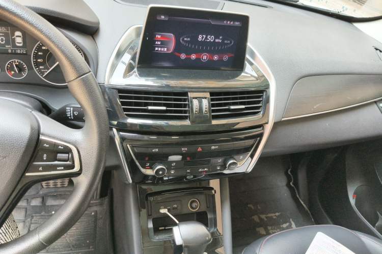 Used BORGWARD BX5 2020 20TGDI Automatic Two-Wheel Drive Pioneer Edition Audio And AC Panel