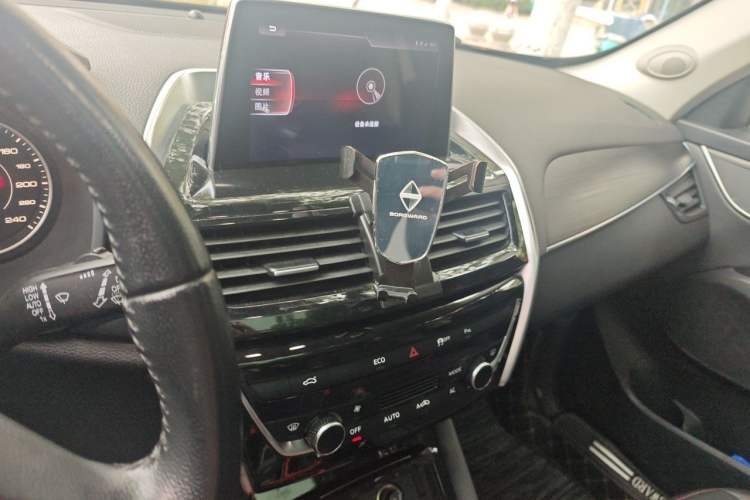 Used BORGWARD BX5 2020 20TGDI Automatic Two-Wheel Drive Leading Version Audio And AC Panel