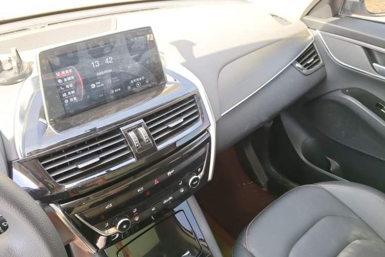 Used BORGWARD BX5 2020 20TGDI Automatic Two-Wheel Drive Pioneer Edition Audio And AC Panel