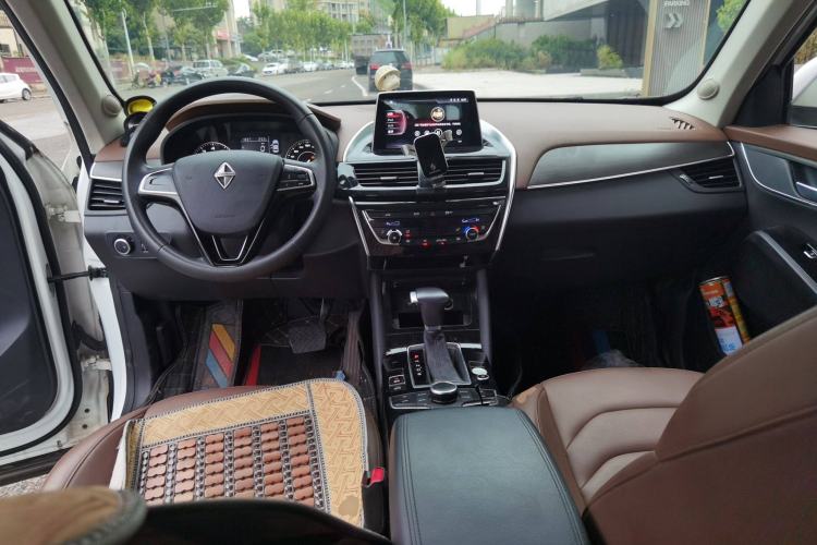 Used BORGWARD BX5 2020 20TGDI Automatic Two-Wheel Drive Pioneer Edition Center Console