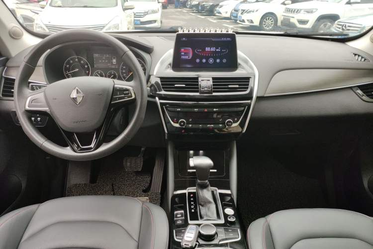 Used BORGWARD BX5 2020 20TGDI Automatic Two-Wheel Drive Pioneer Edition Center Console