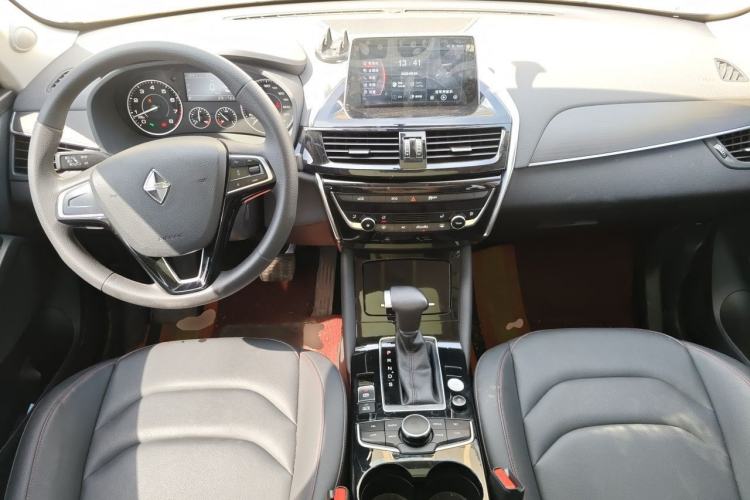 Used BORGWARD BX5 2020 20TGDI Automatic Two-Wheel Drive Pioneer Edition Center Console