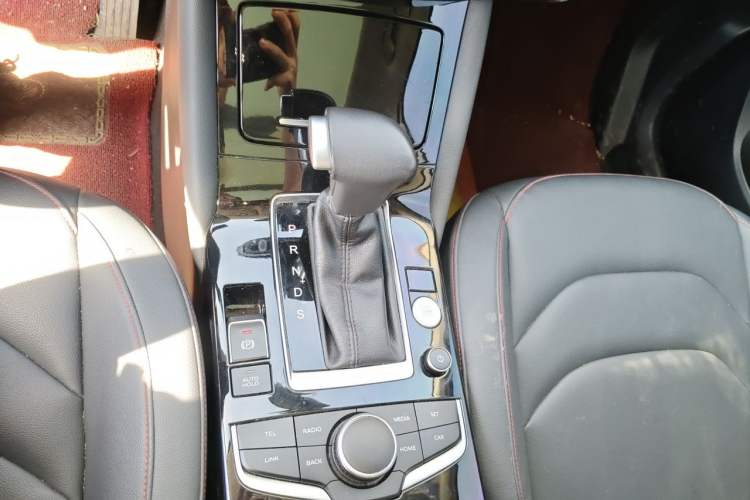 Used BORGWARD BX5 2020 20TGDI Automatic Two-Wheel Drive Pioneer Edition Gear Lever