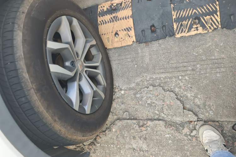 Used BORGWARD BX5 2020 20TGDI Automatic Two-Wheel Drive Entry-Level Edition Left Front Wheel Hub