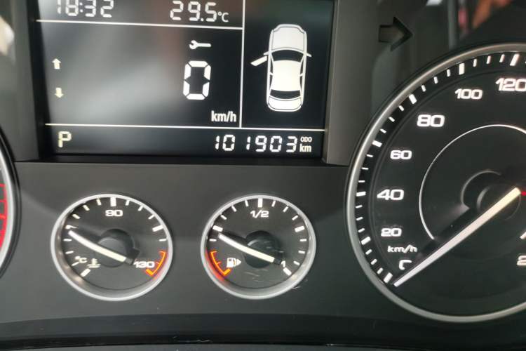 Used BORGWARD BX5 2020 20TGDI Automatic Two-Wheel Drive Pioneer Edition Odometer Close Up