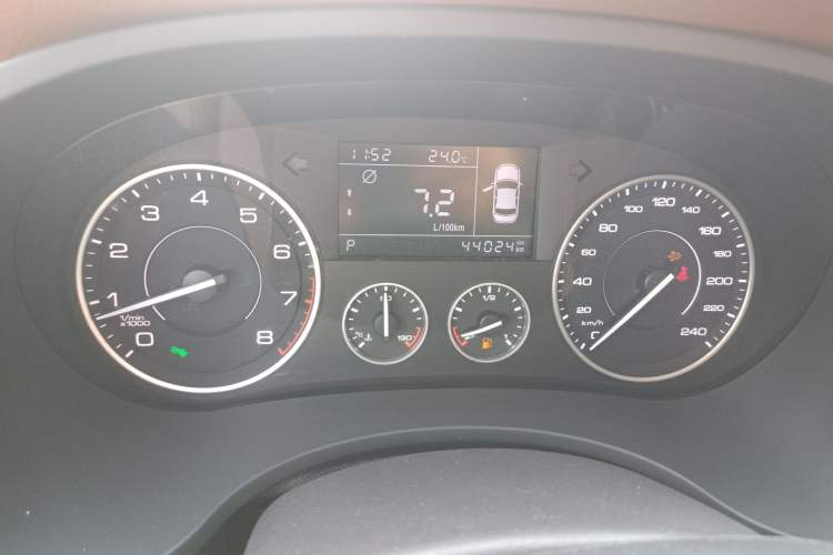 Used BORGWARD BX5 2020 20TGDI Automatic Two-Wheel Drive Pioneer Edition Odometer Close Up