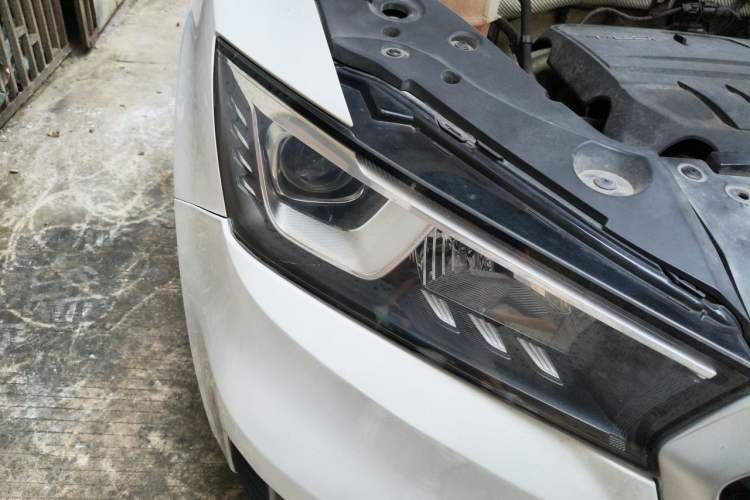 Used BORGWARD BX5 2020 20TGDI Automatic Two-Wheel Drive Pioneer Edition Right Front Headlight