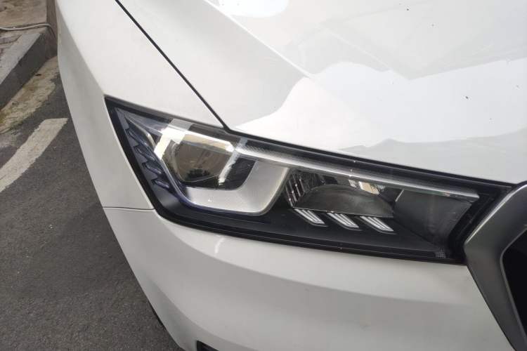 Used BORGWARD BX5 2020 20TGDI Automatic Two-Wheel Drive Entry-Level Edition Right Front Headlight