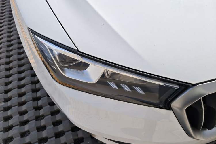 Used BORGWARD BX5 2020 20TGDI Automatic Two-Wheel Drive Pioneer Edition Right Front Headlight