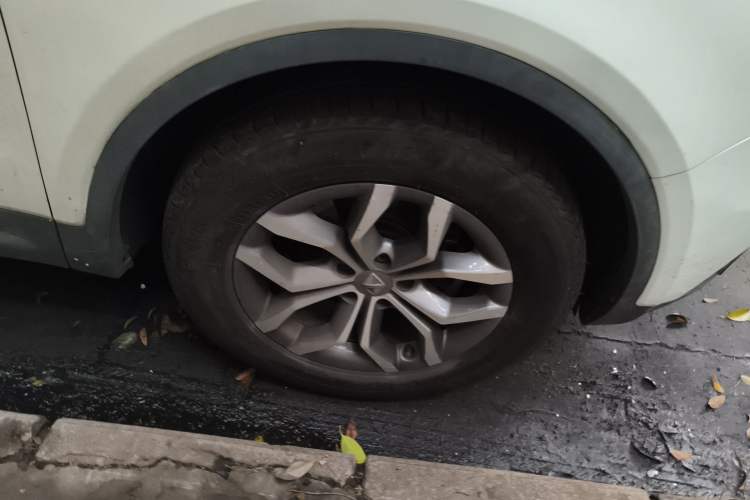 Used BORGWARD BX5 2020 20TGDI Automatic Two-Wheel Drive Pioneer Edition Right Front Wheel Hub