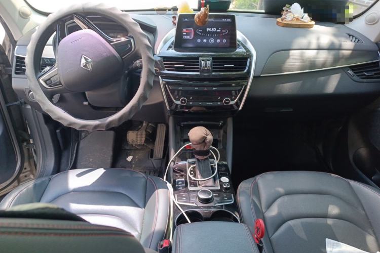 Used BORGWARD BX5 2020 20TGDI Automatic Two-Wheel Drive Pioneer Edition Center Console