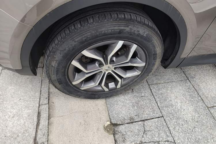 Used BORGWARD BX5 2020 20TGDI Automatic Two-Wheel Drive Pioneer Edition Left Front Wheel Hub