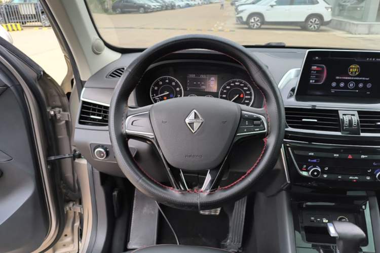 Used BORGWARD BX5 2020 20TGDI Automatic Two-Wheel Drive Pioneer Edition Steering Wheel