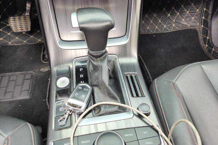 Used BORGWARD BX6 2018 28T Four-Wheel Drive GT Extreme Style Gear Lever