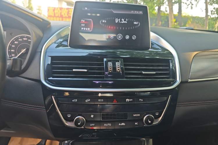 Used BORGWARD BX6 2018 28T Four-Wheel Drive GT Extreme Style Audio And AC Panel