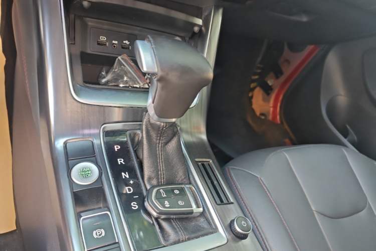 Used BORGWARD BX6 2018 28T Four-Wheel Drive GT Extreme Style Gear Lever