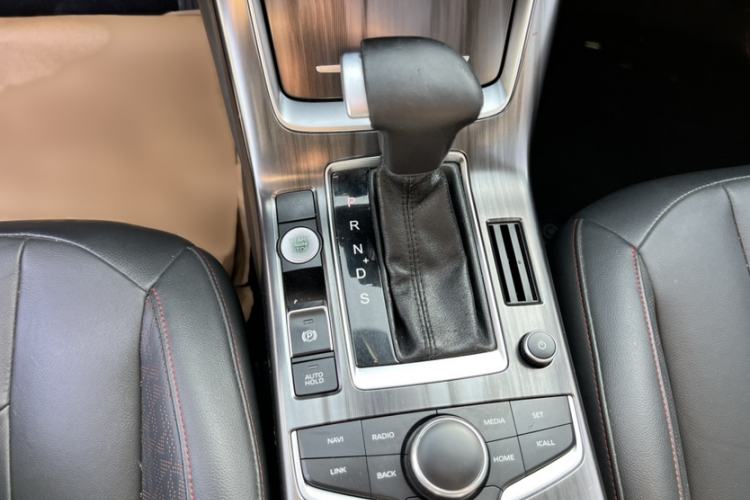 Used BORGWARD BX6 2018 28T Four-Wheel Drive GT Extreme Style Interior 1