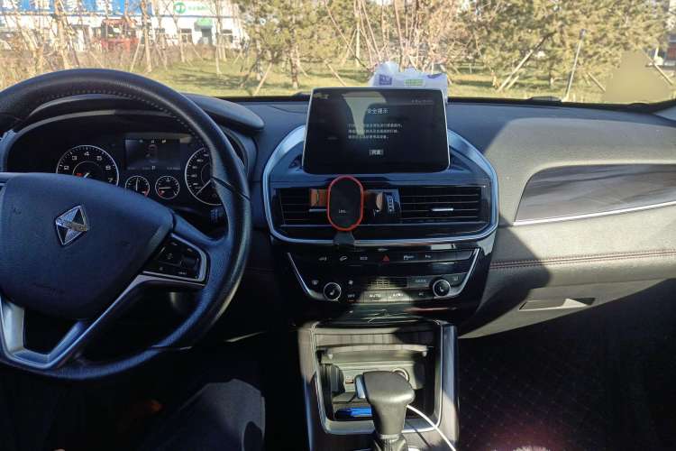 Used BORGWARD BX6 2018 28T Four-Wheel Drive GT Extreme Style Center Console