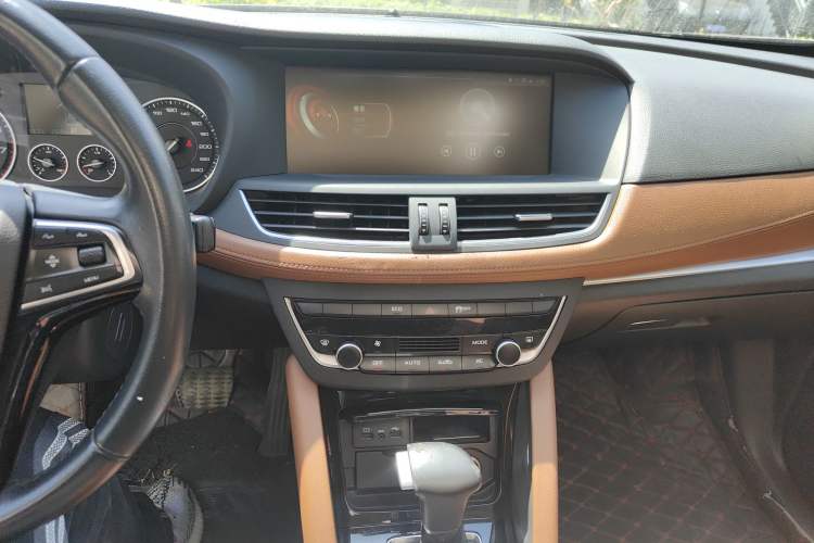 Used BORGWARD BX7 2016 28T 2WD Elite Edition 5-seater Audio And AC Panel