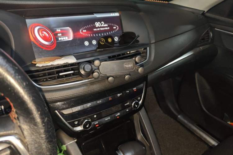 Used BORGWARD BX7 2016 28T Four-Wheel Drive Flagship Version 5 Seats Audio And AC Panel