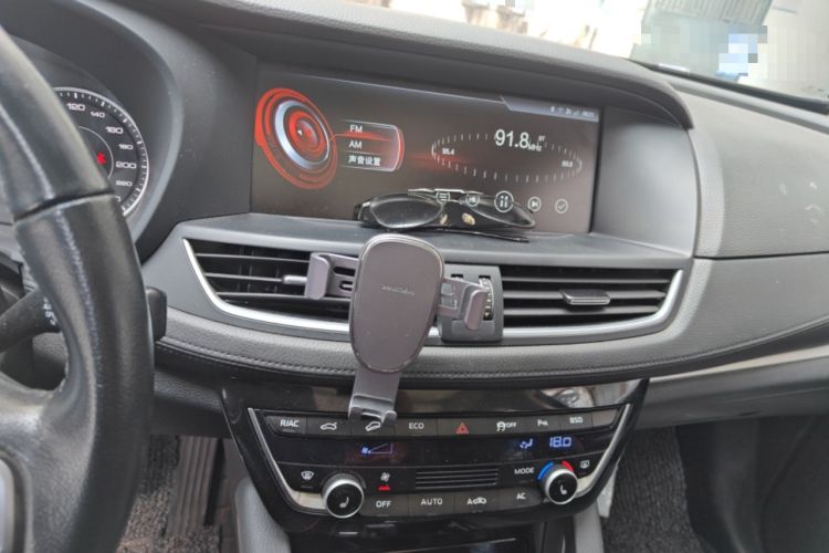 Used BORGWARD BX7 2016 28T Four-wheel Drive Flagship Version 7 Seats Audio And AC Panel