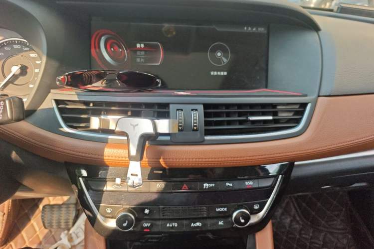 Used BORGWARD BX7 2016 28T Four-Wheel Drive Flagship Version 5 Seats Audio And AC Panel