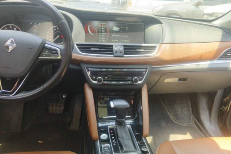 Used BORGWARD BX7 2016 28T Four-Wheel Drive Elite Edition 5 Seats Audio And AC Panel