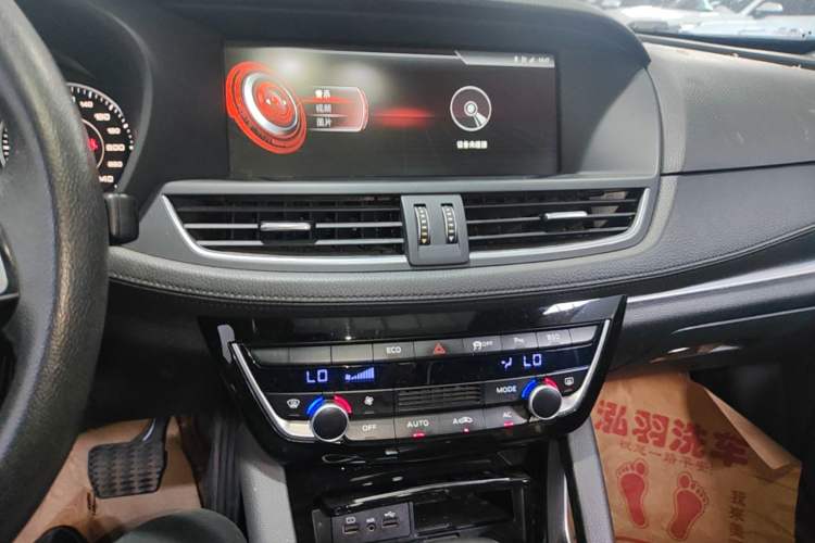 Used BORGWARD BX7 2016 28T Two-Wheel Drive Luxury Version 5 Seats Audio And AC Panel