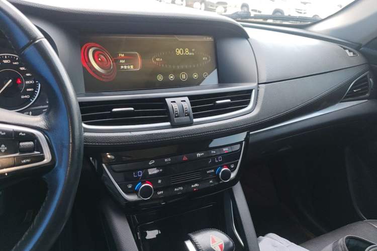 Used BORGWARD BX7 2016 28T Four-wheel Drive Luxury Edition 5 Seats Audio And AC Panel