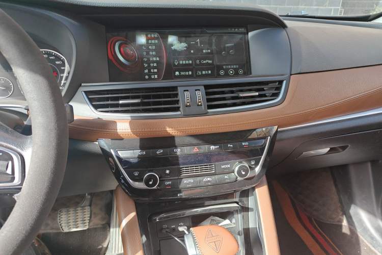 Used BORGWARD BX7 2016 28T Four-Wheel Drive Flagship Version 5 Seats Audio And AC Panel